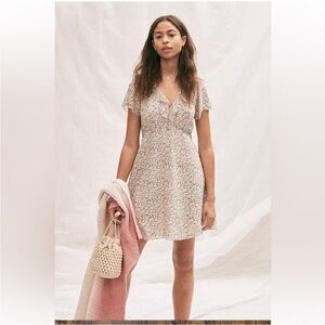Madewell Silk  Cream Floral Mini Dress Flutter Sleeve V-Neck Size 6